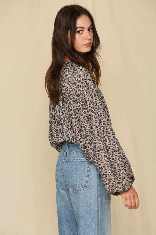 RJ1969 | Long Sleeve Overlapped Knit Leopard Crinkled Top