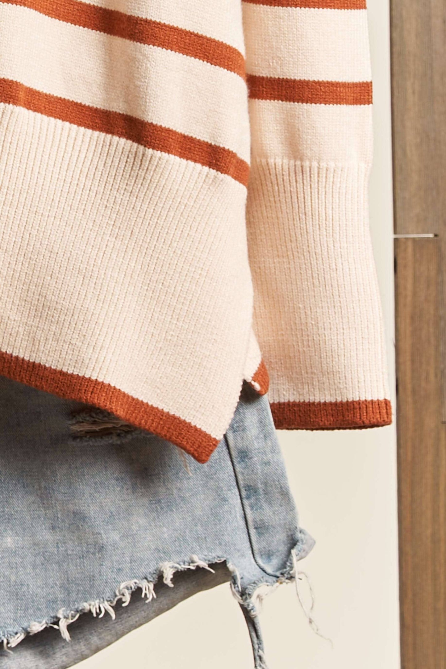 Round Nect Striped Knit Sweater Top