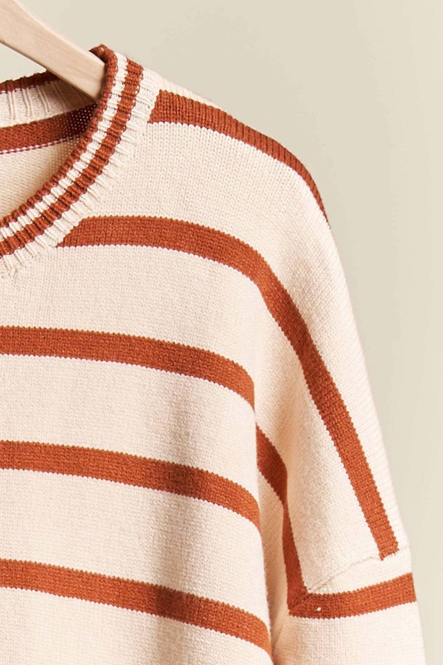 Round Nect Striped Knit Sweater Top
