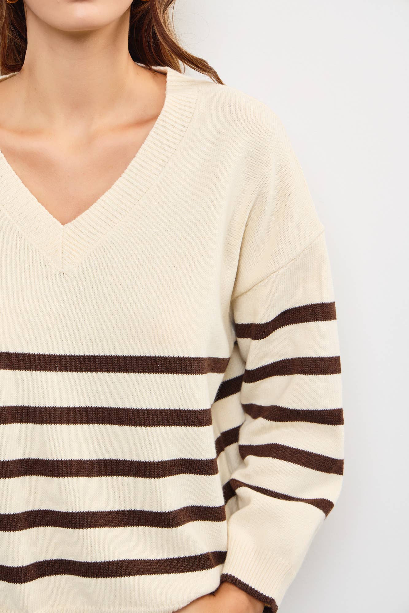 STRIPE V-NECK TOP