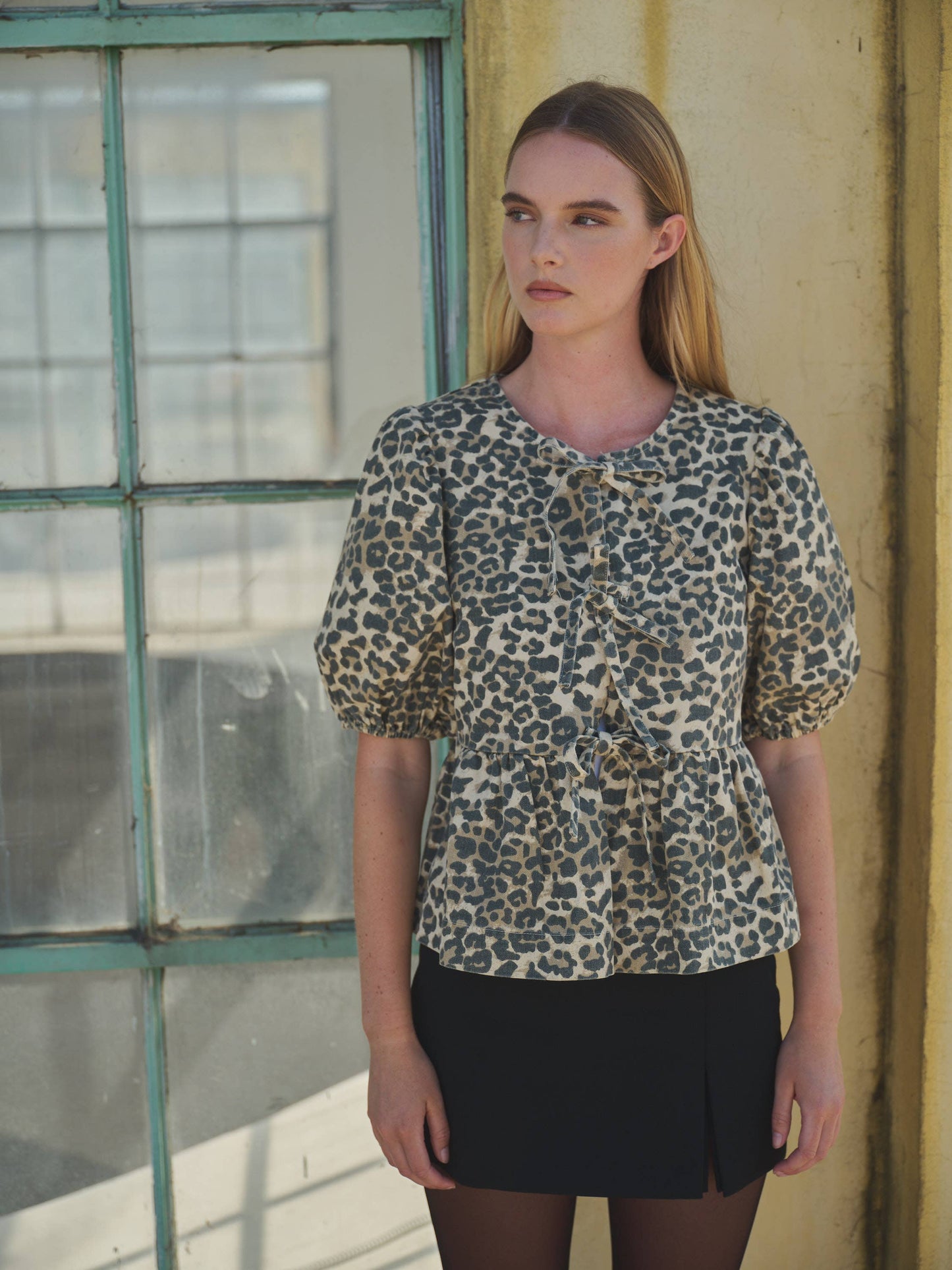 MAT2803-ANIMAL ANIMAL PRINT FRONT BOW TIE PEPLUM BLOUSE